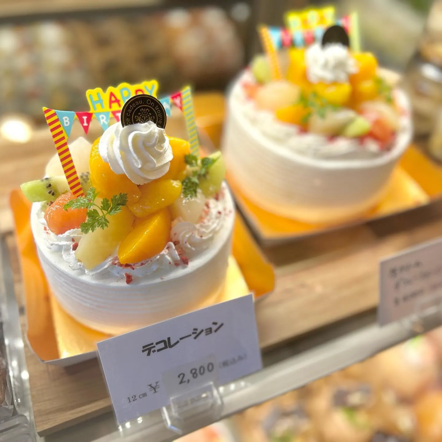 デコレーションケーキが2台並びました！