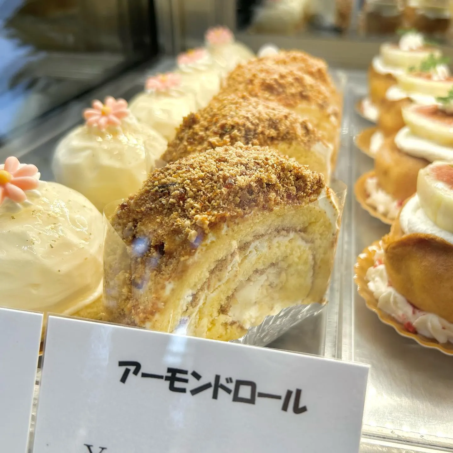本日8個限定のシュークリームが並びました❣️
