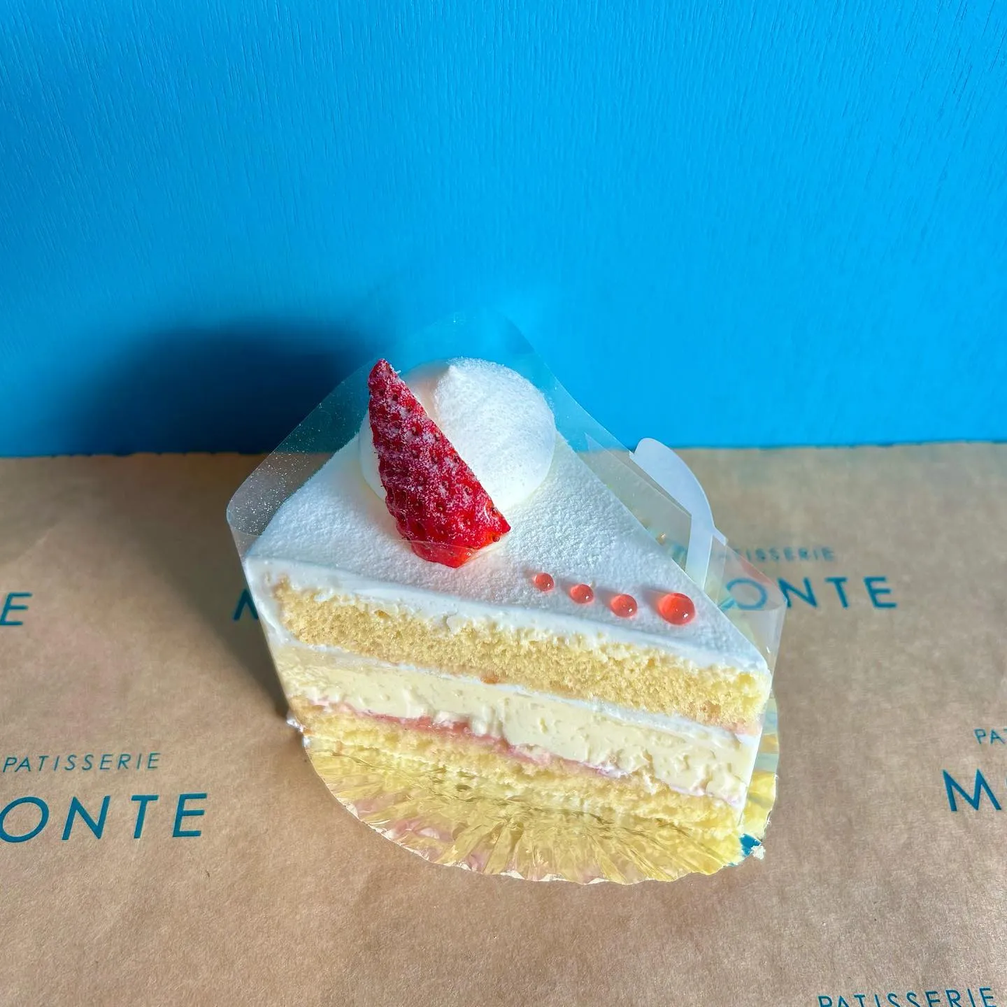 数量限定のレアチーズショートケーキが並びました🧀🍓