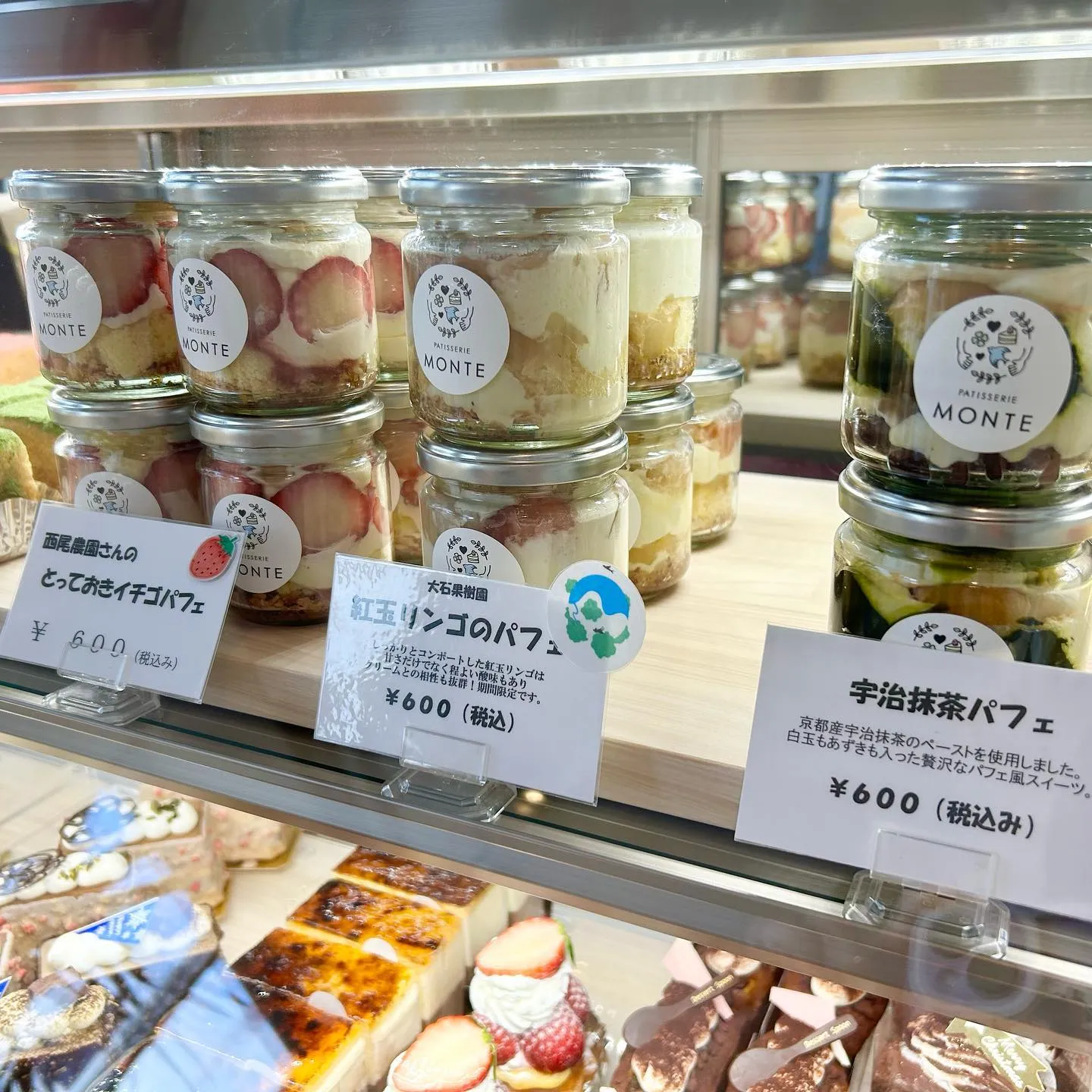 今日からがクリスマスケーキお渡しの本番です🎂