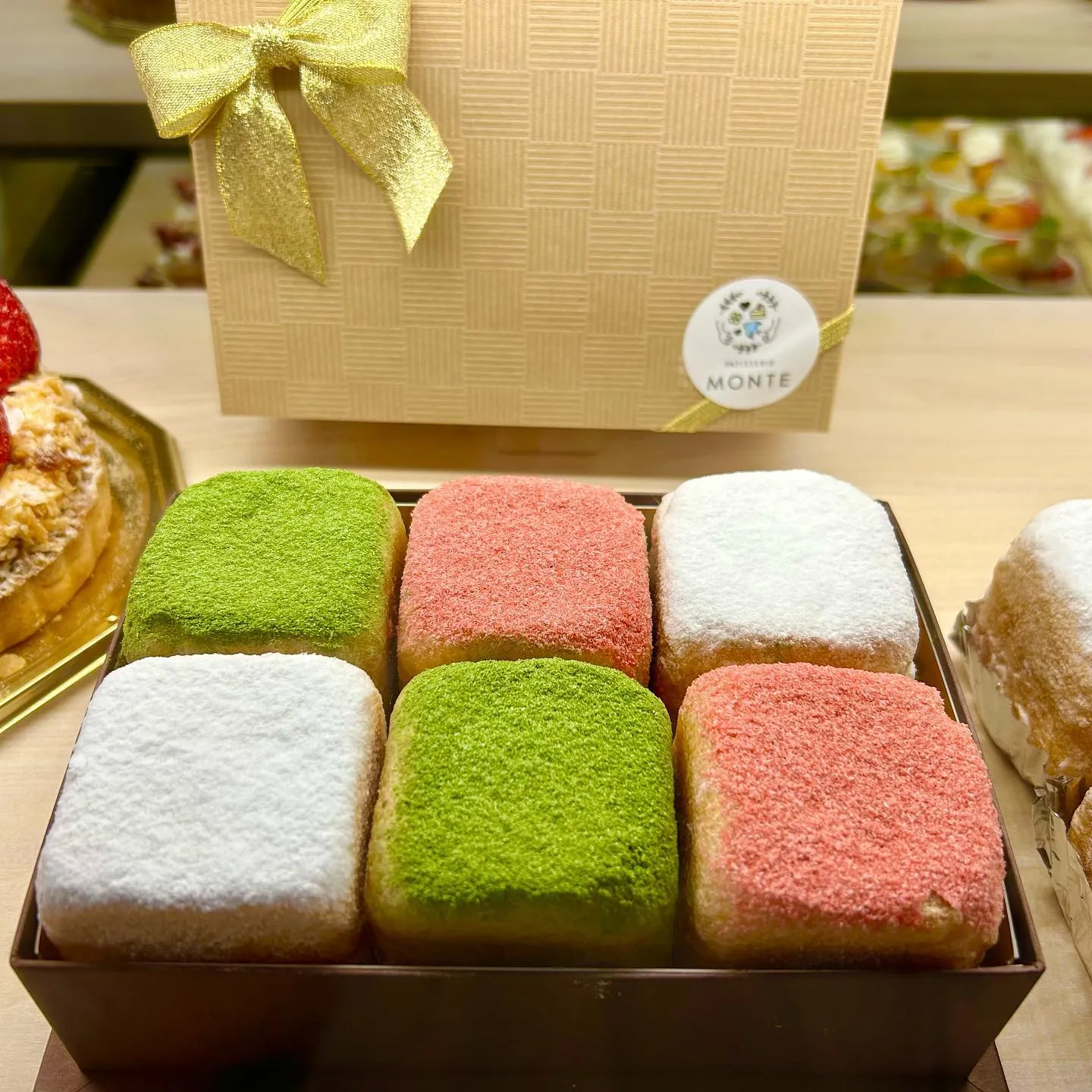 今日からがクリスマスケーキお渡しの本番です🎂