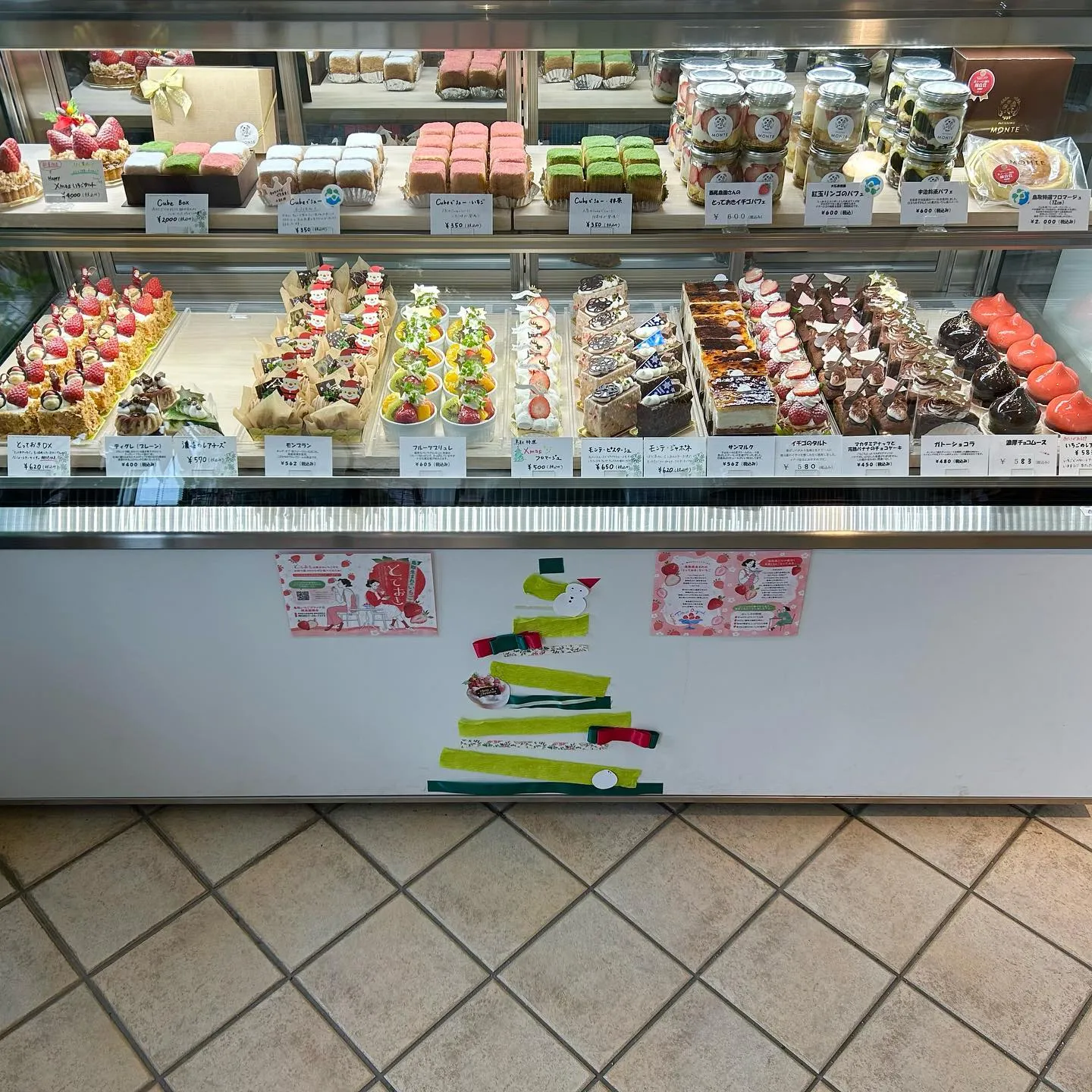 今日からがクリスマスケーキお渡しの本番です🎂