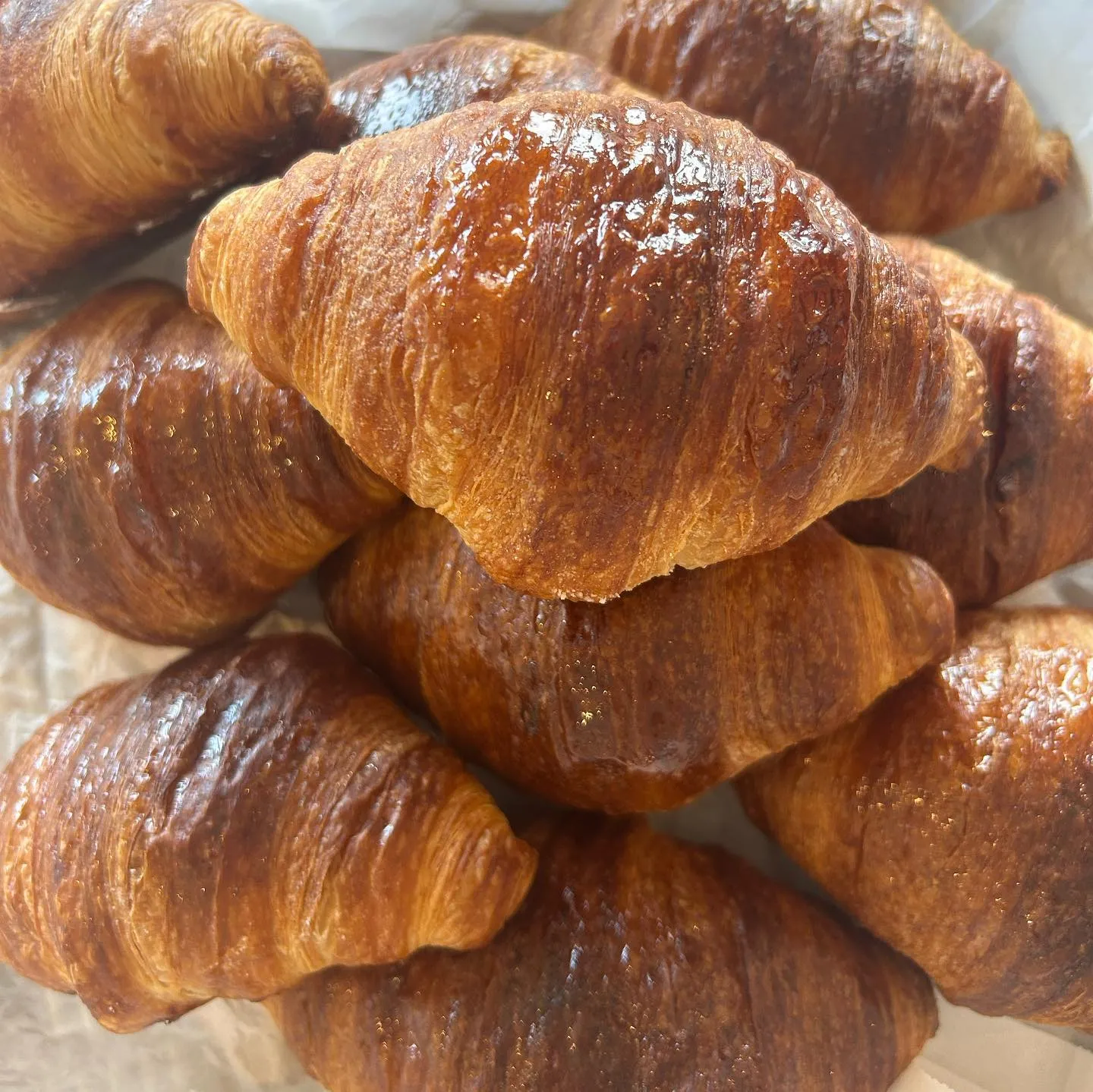 ザクもち食感!薄型クロワッサンのクルンジ🥐大好評です❕