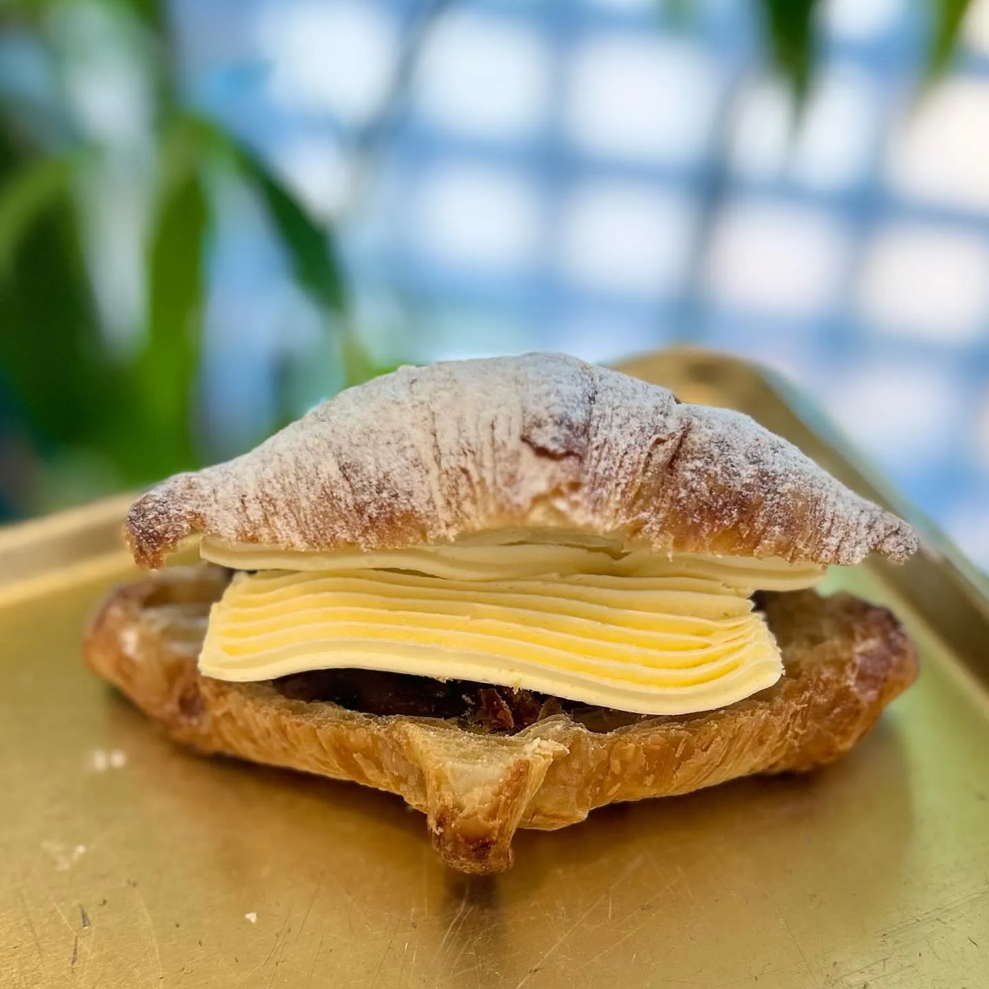 土日限定クロワッサンあります🥐