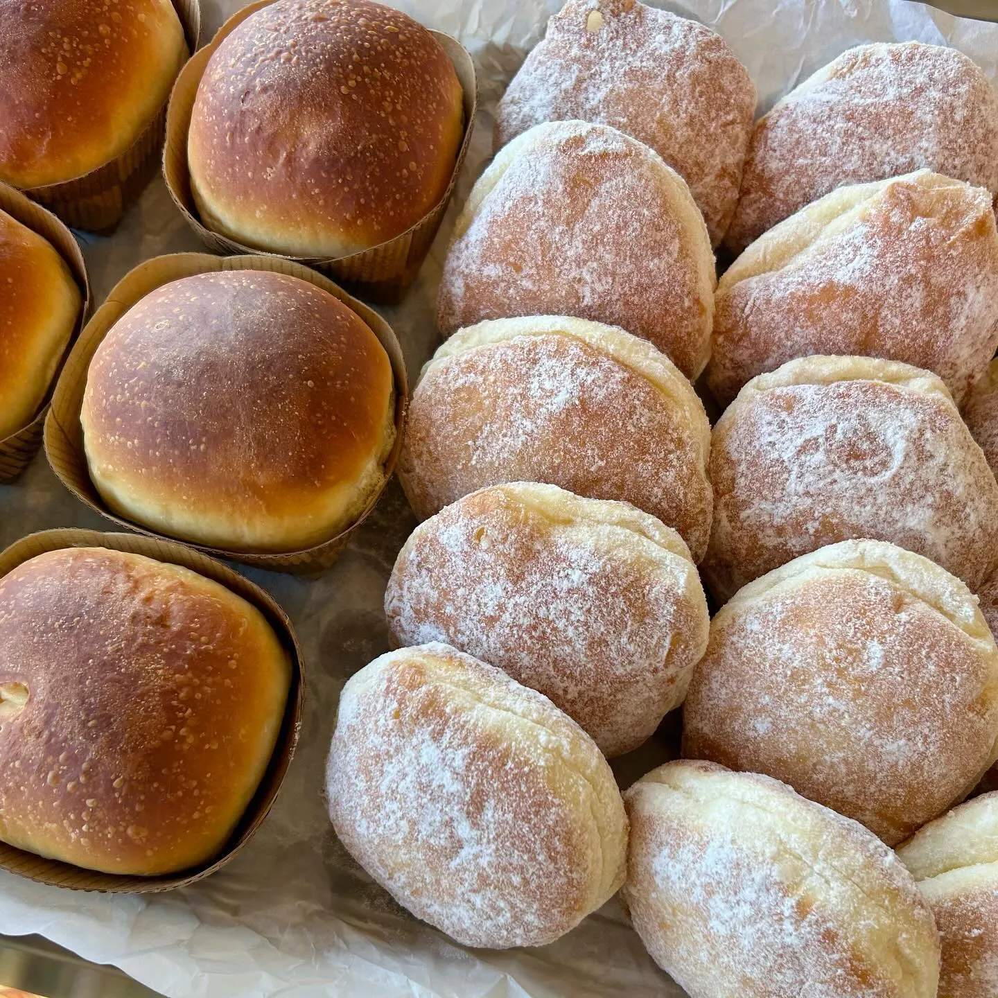 土日限定クロワッサンあります🥐
